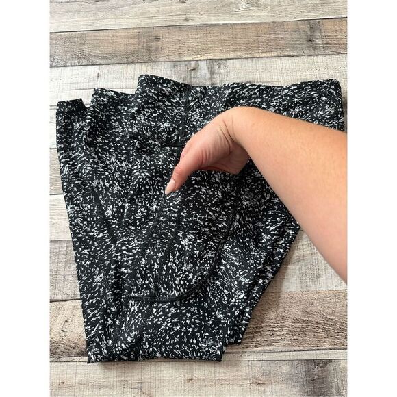 Athleta Ultimate Stash Pocket 7/8 Tight Static Black White | Size small - Picture 6 of 8